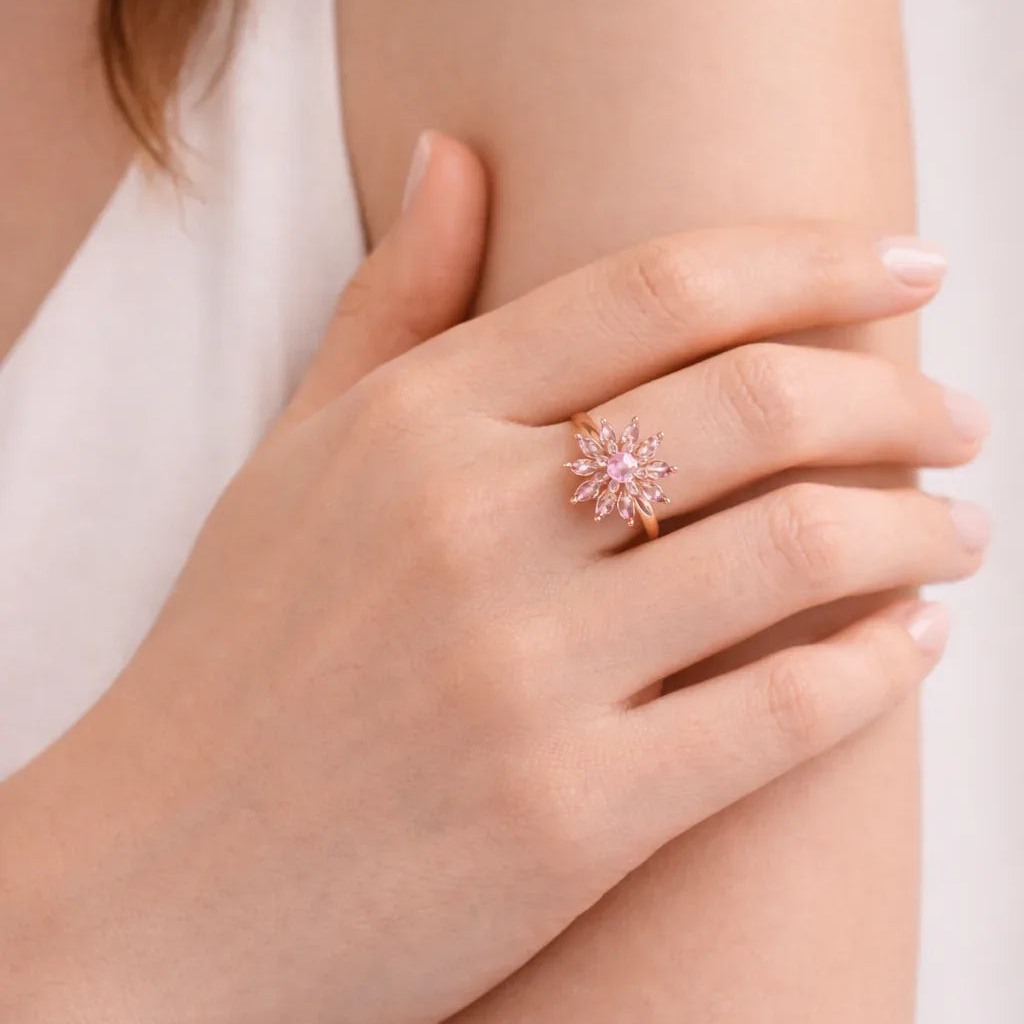 Aurora Bloom Yüzük
Pembe Taşlı Işıltılı Tasarım
14 Ayar Rose Altın Kaplama - VALENVOIR