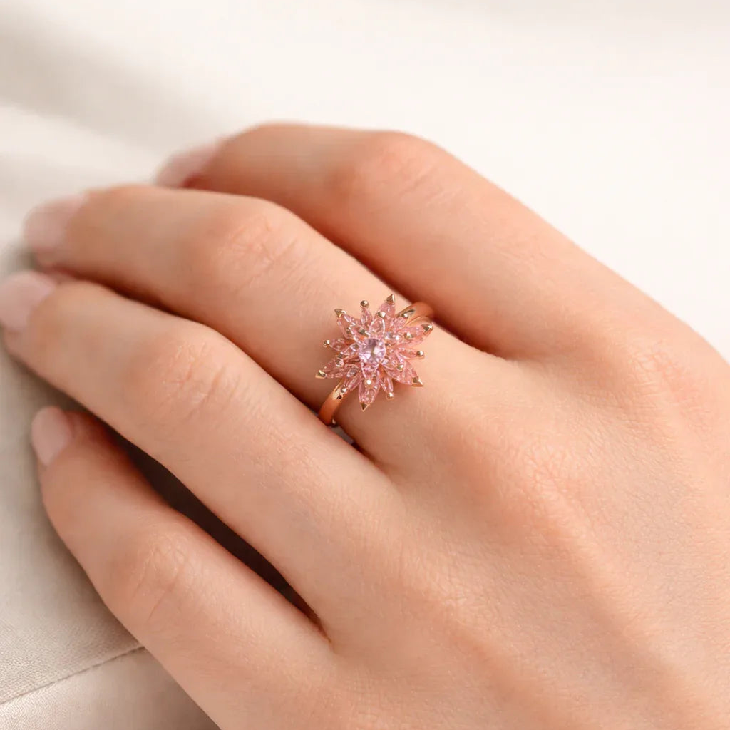 Aurora Bloom Yüzük
Pembe Taşlı Işıltılı Tasarım
14 Ayar Rose Altın Kaplama - VALENVOIR