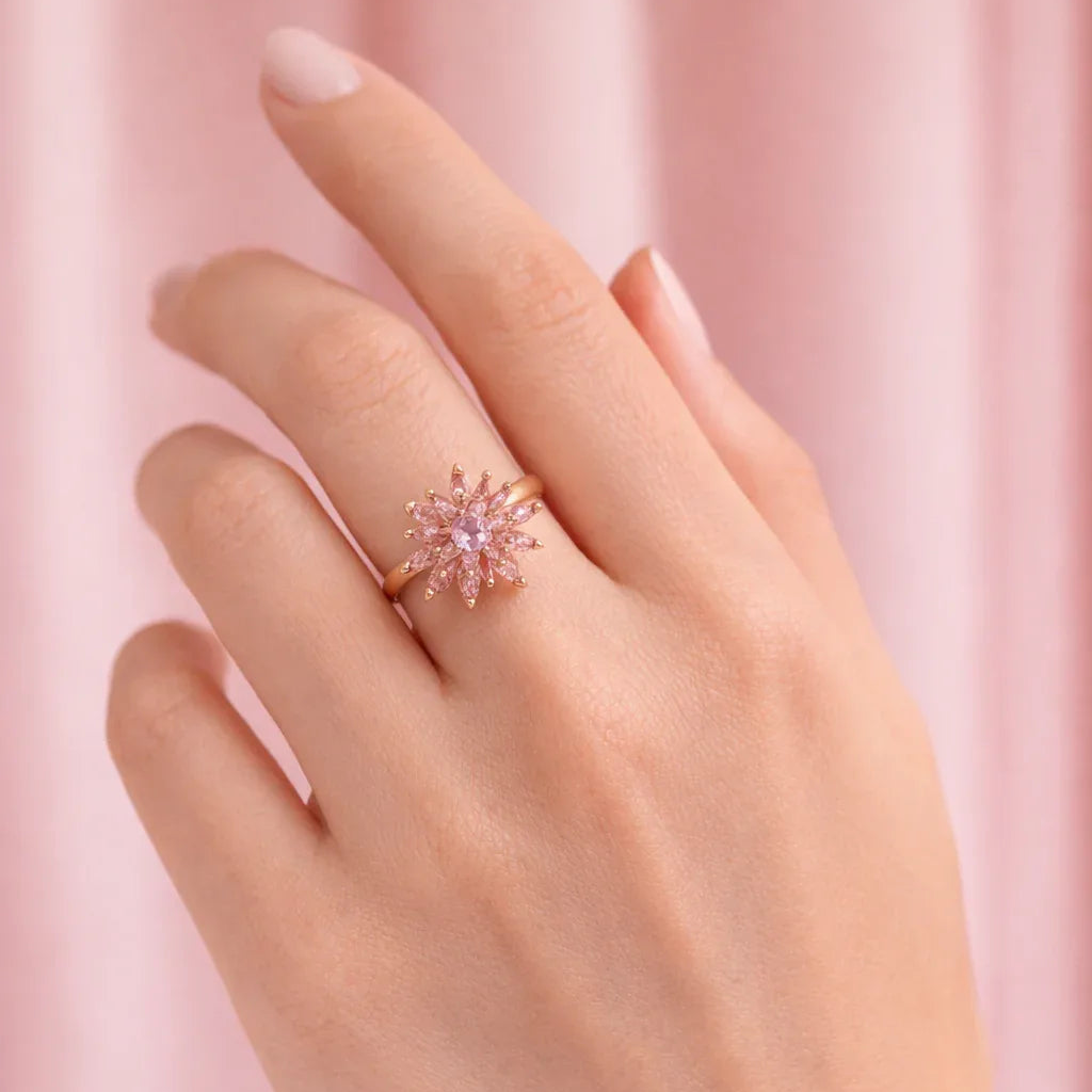 Aurora Bloom Yüzük
Pembe Taşlı Işıltılı Tasarım
14 Ayar Rose Altın Kaplama - VALENVOIR