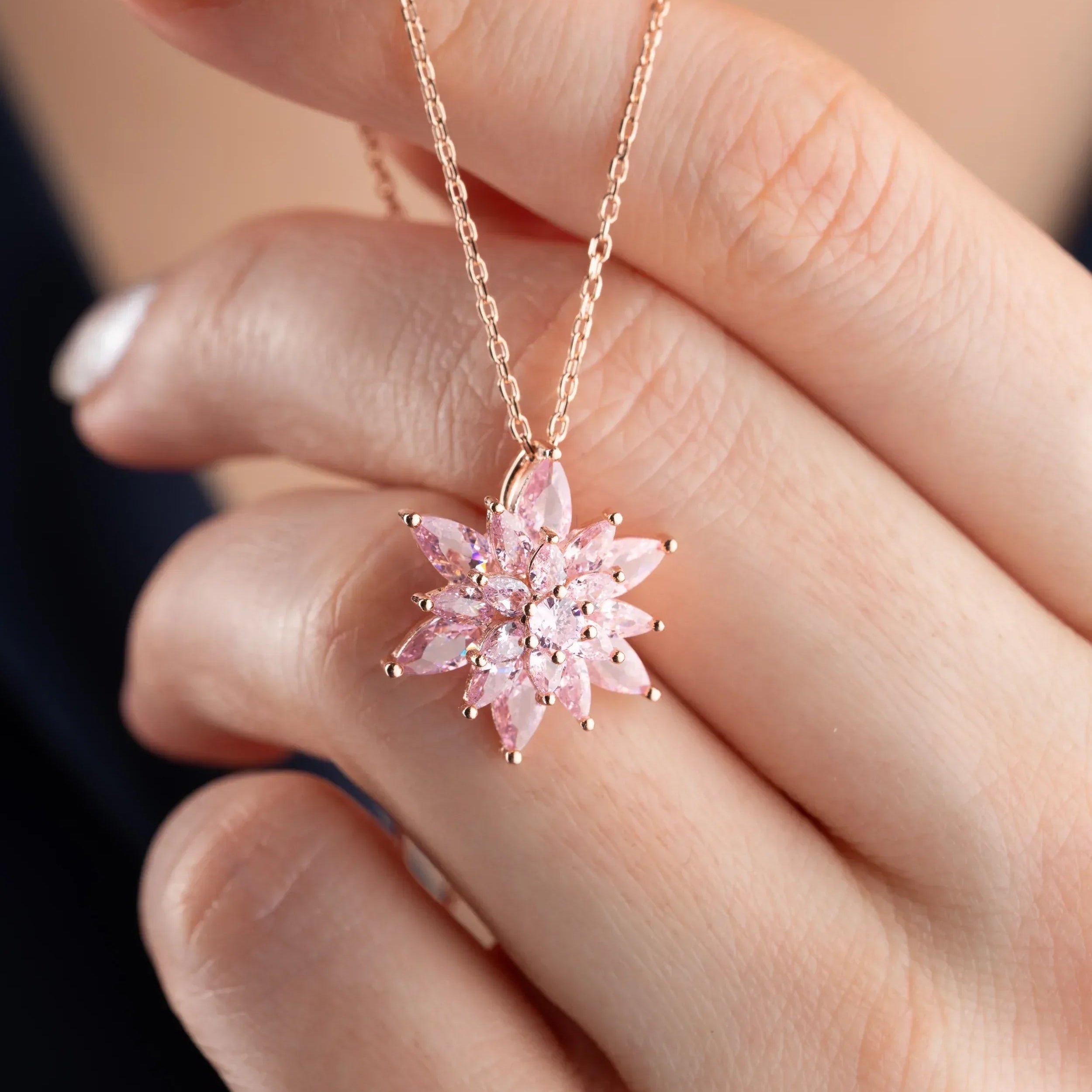 Pembe Işıltılı Çiçek Formlu Altın Kolye - VALENVOIR