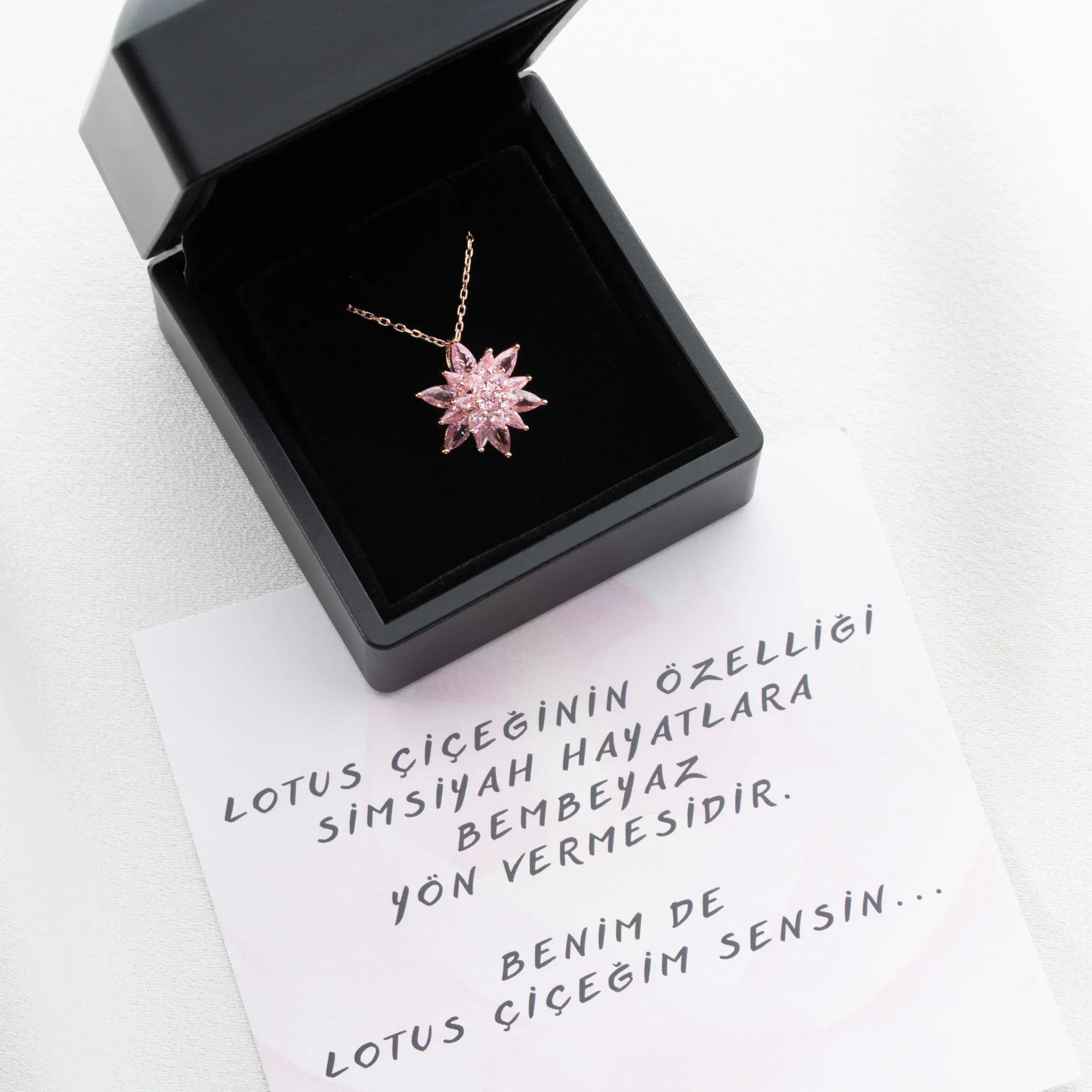 Pembe Işıltılı Çiçek Formlu Altın Kolye - VALENVOIR