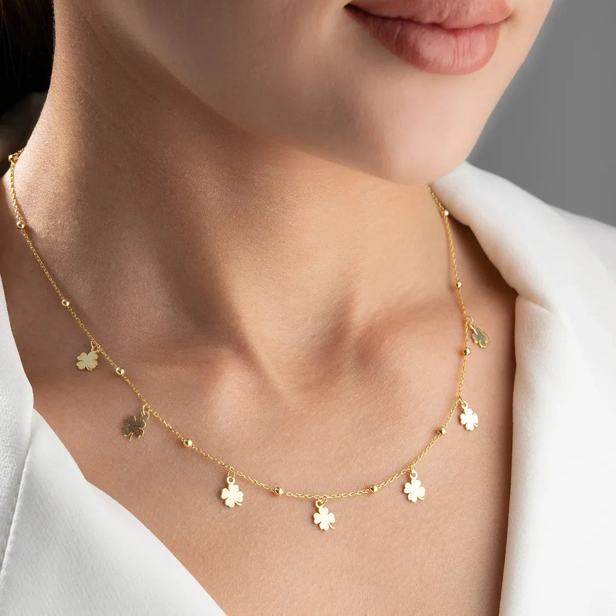Yonca Figürlü Zarif Altın Kolye - VALENVOIR